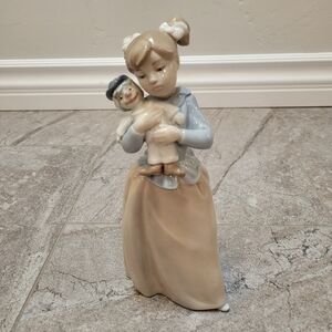 LLADRO NAO Figurine  Girl With Clown Doll